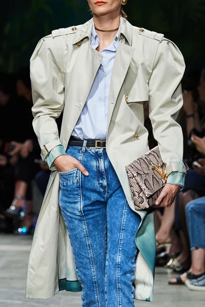 Look 32